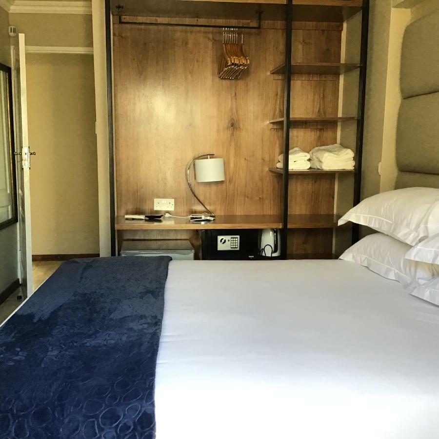哈博罗内 卡皮塔尔旅馆酒店 外观 照片